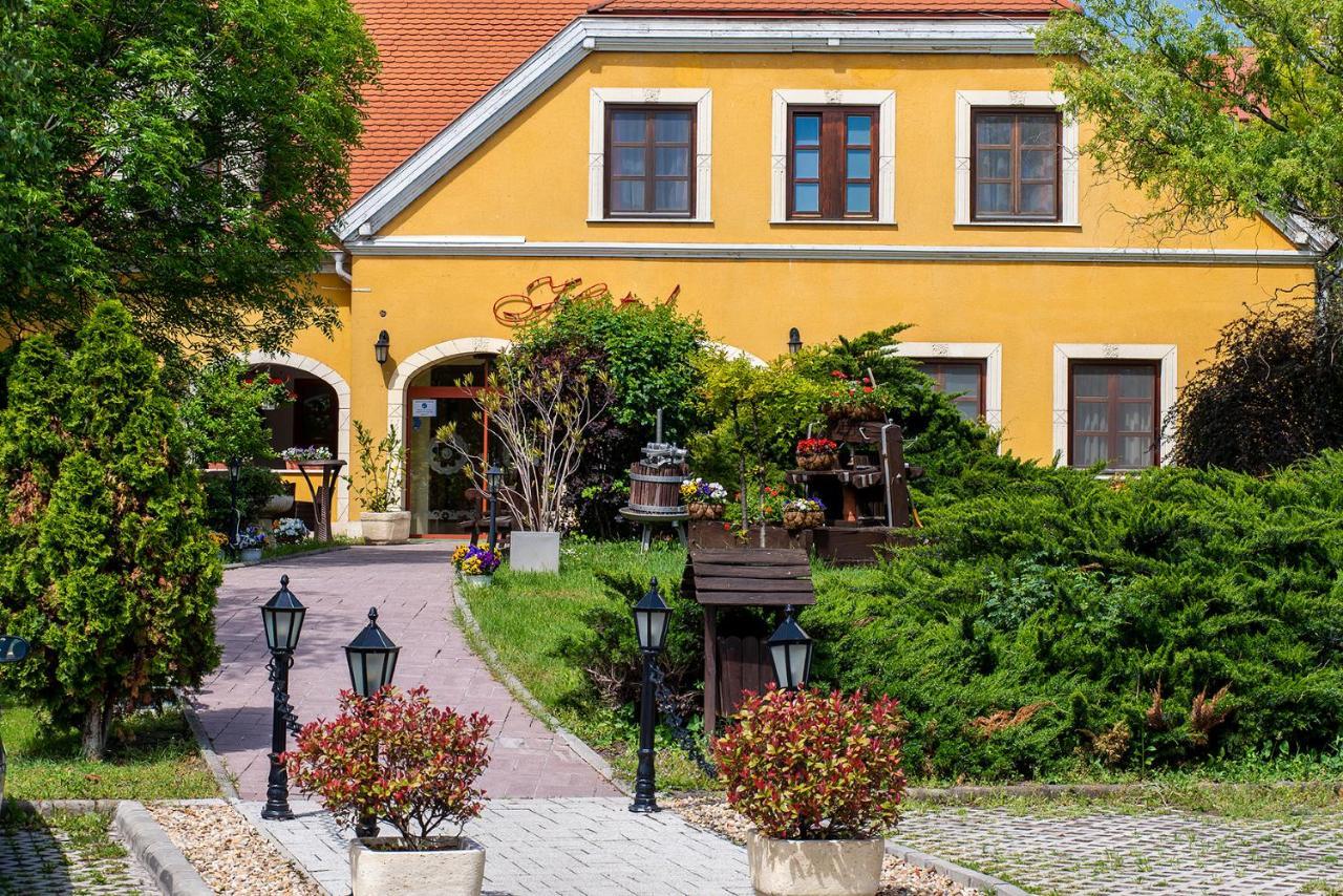 Gastland M0 Hotel & Conference Center Szigetszentmiklós المظهر الخارجي الصورة