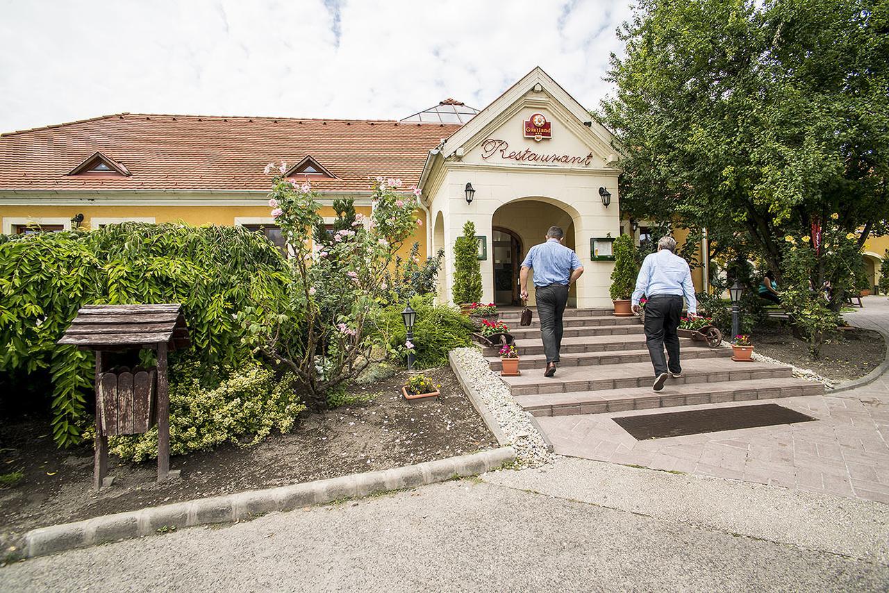 Gastland M0 Hotel & Conference Center Szigetszentmiklós المظهر الخارجي الصورة